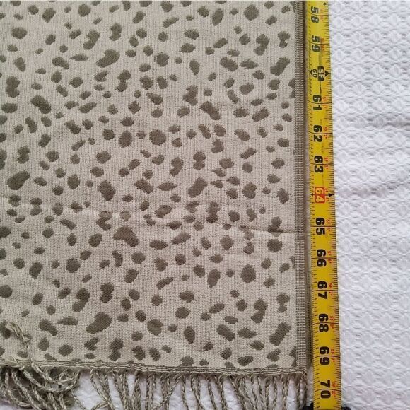Banana Republic Women's Cheetah Print Scarf - Picture 5 of 5